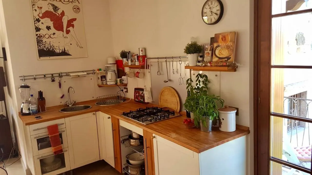 Apartment Ferienwohnung Ankommen und Wohlfühlen - Traumaussichten in Albisano Torri Del Benaco